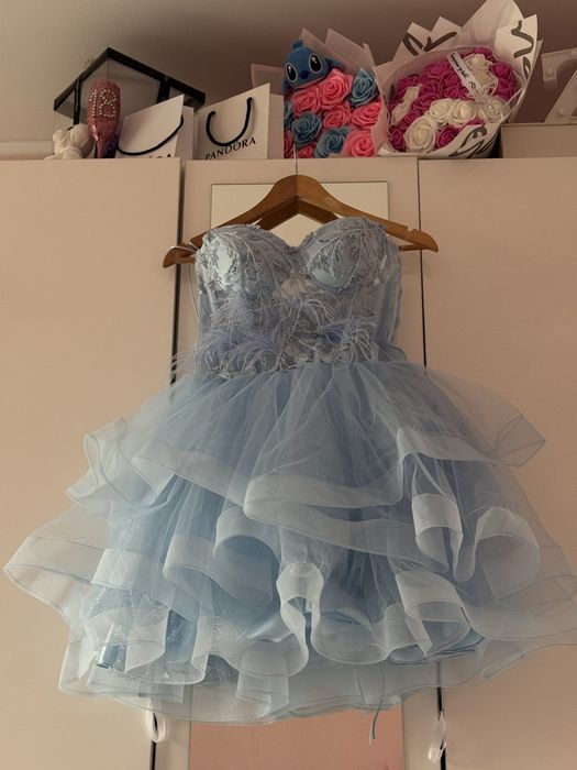 Синя красива рокля