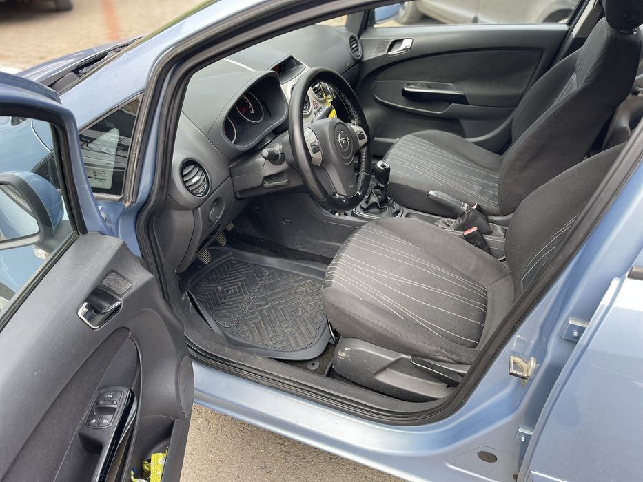 Opel Corsa 1.2 Benzină – 2006 – 80 CP – În stare foarte bună