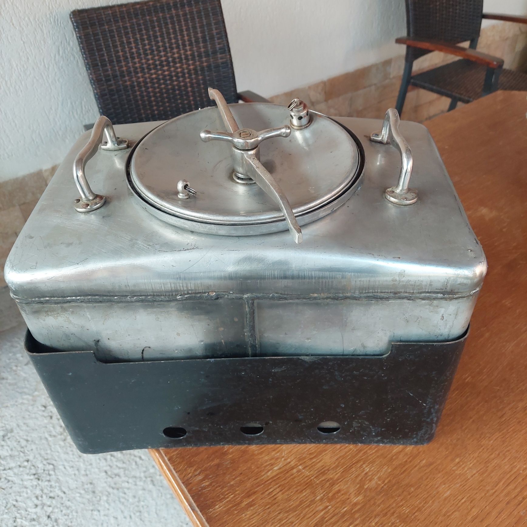 Vas inox sub presiune