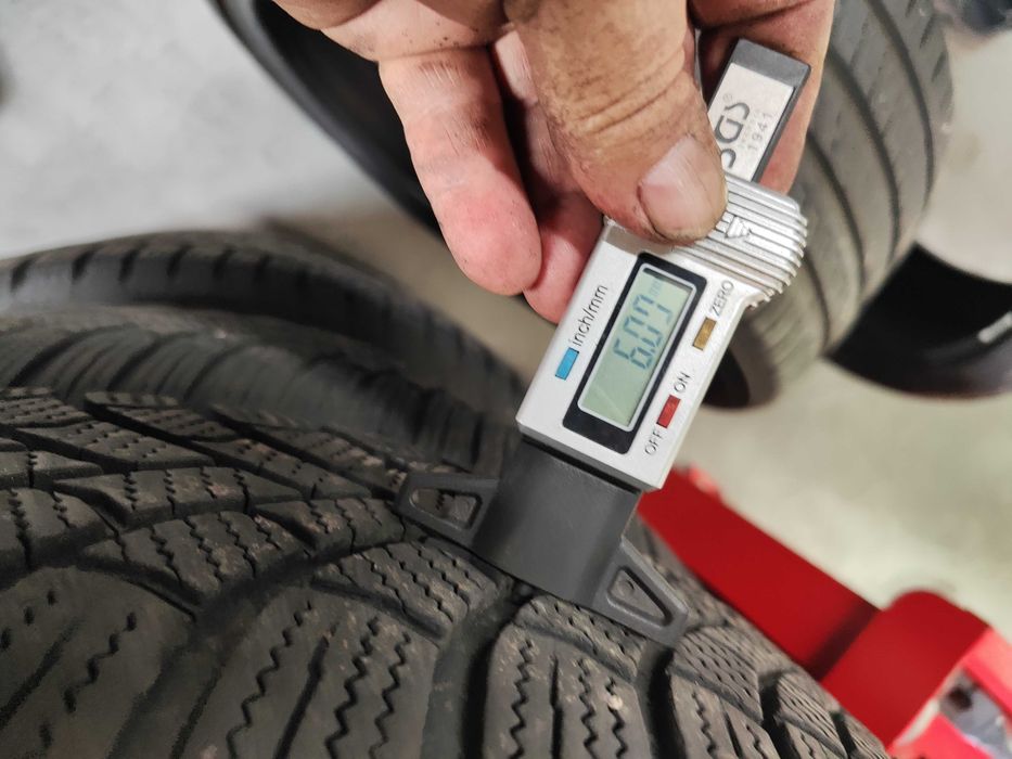 4бр.зимни гуми 215/65/17 Bridgestone