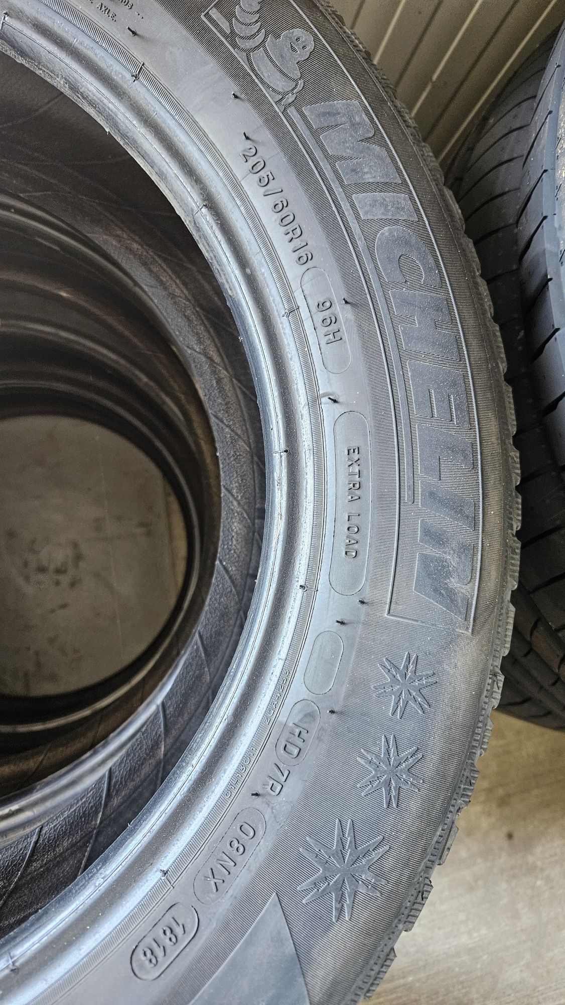 205/60R16 Michelin