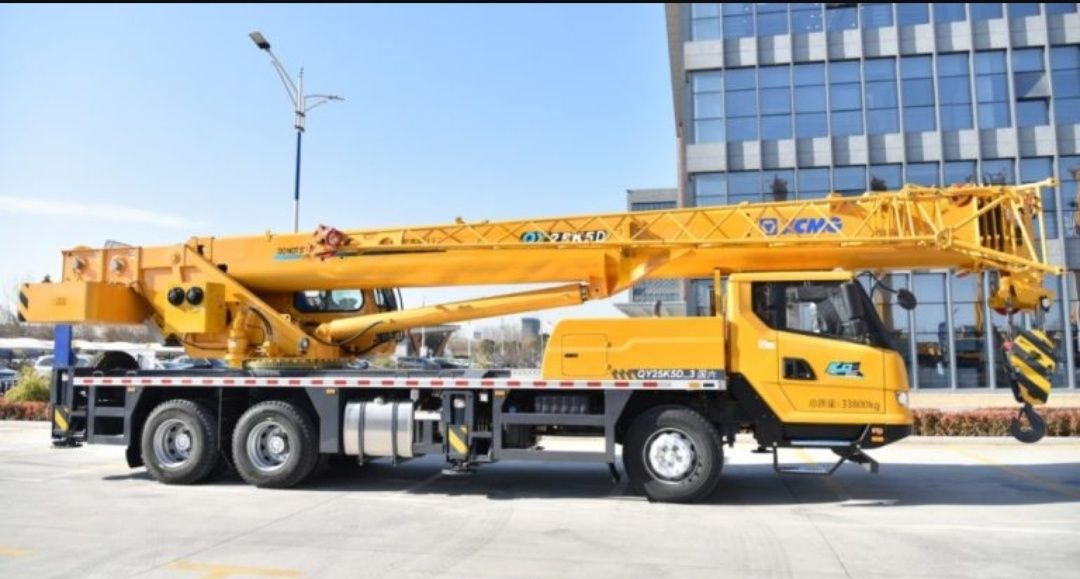Янги XCMG автокран 25 тонналик чегарага етиб келди.