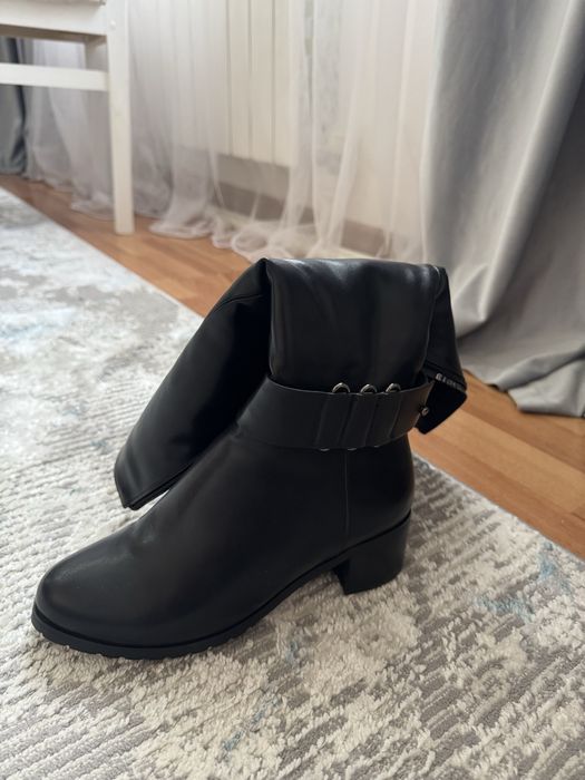 Продам новые сапоги.