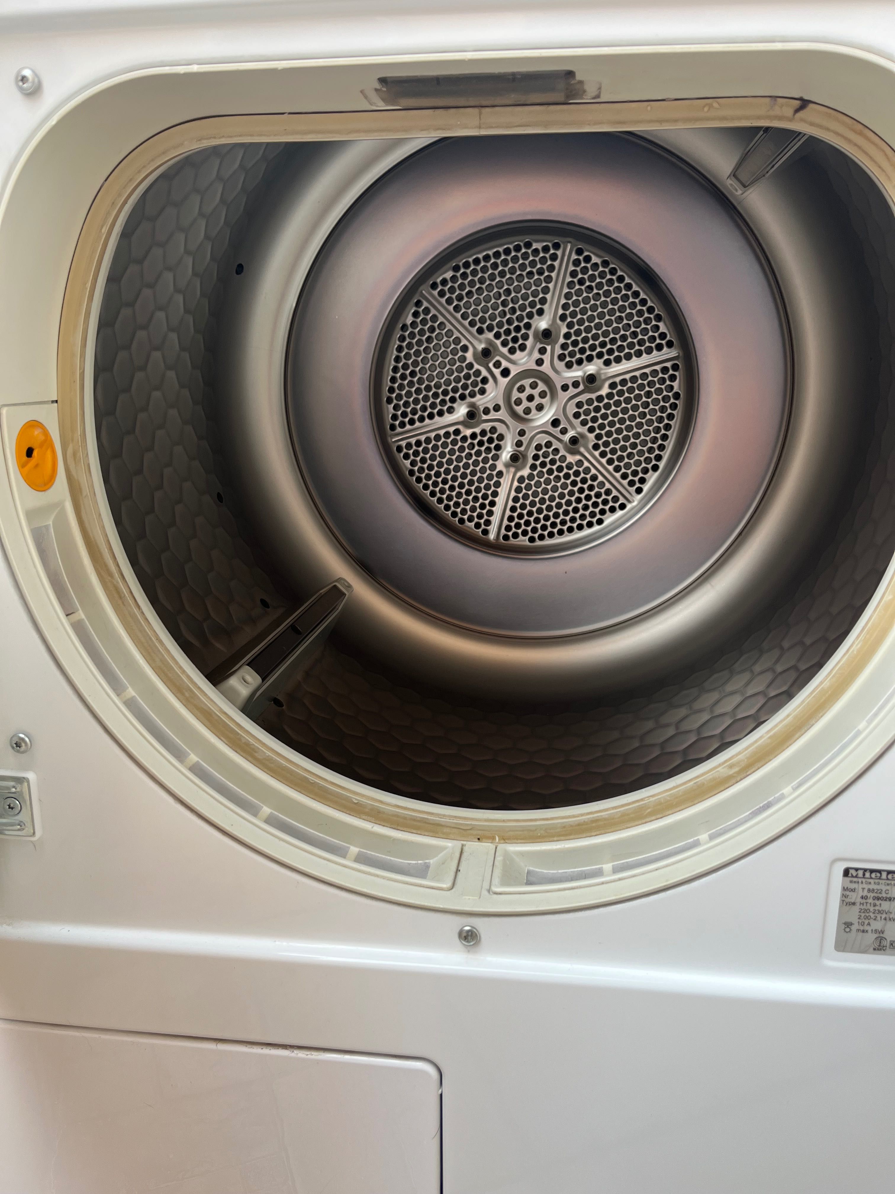 Сушилня Miele T8822C