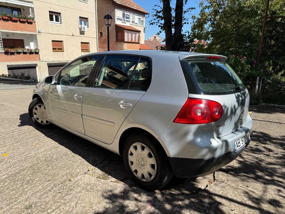 Vând VW Golf V Confortline, 1,6 Benz, 102CP, dec. 2007 +Set Roți iarnă