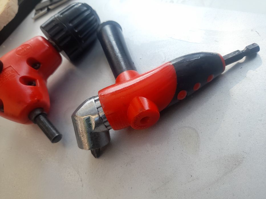 Adaptor ptr colț