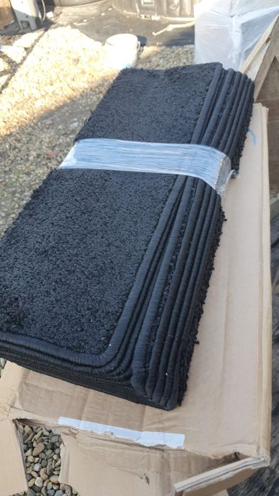 Covorașe adezive pt trepte preț 150 lei setul de 10 bucati