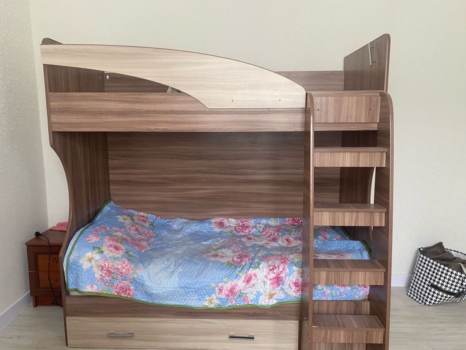 Кровать двухяростный