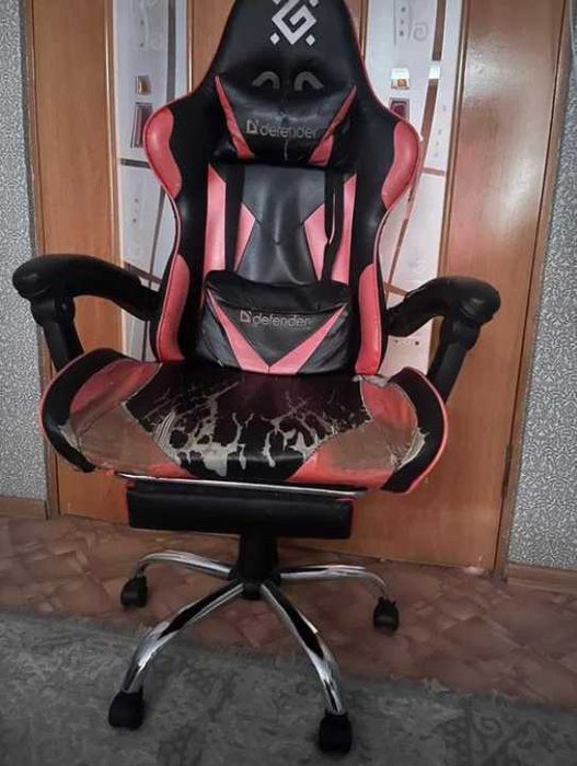 Продам игровое компьютерное кресло