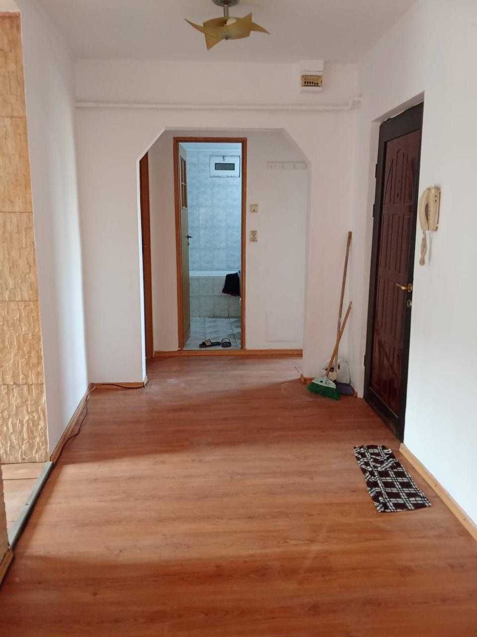 Vand apartament in topoloveni
