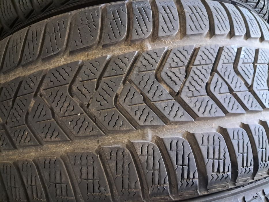 Anvelope second iarna 225 45 R17 Pirelli