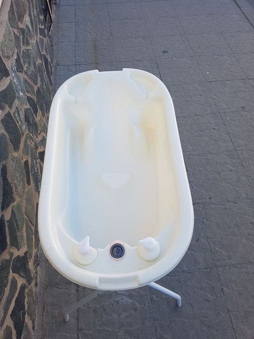 Корито за къпане  и стойка Chipolino