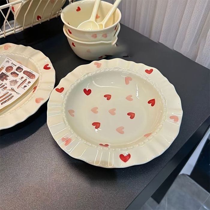 Набор из двух тарелок с сердечками. тарелки