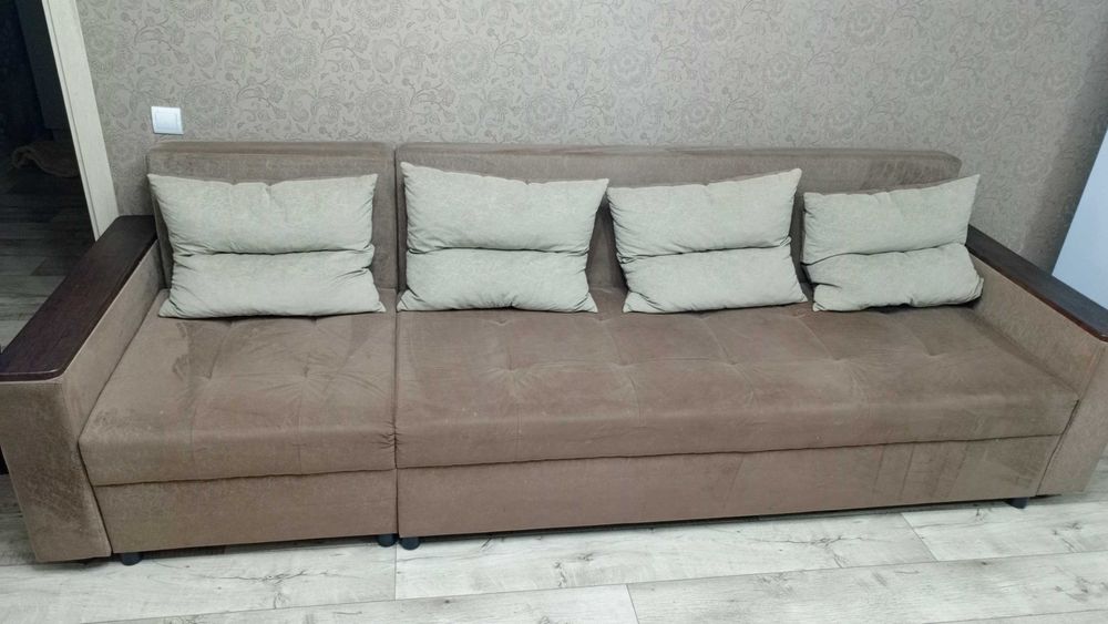 Продам б/у диван, 3 м