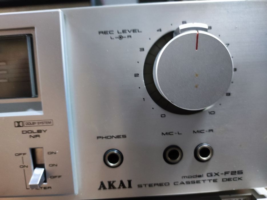 Deck   ,AKAI  Amplificator Saba.