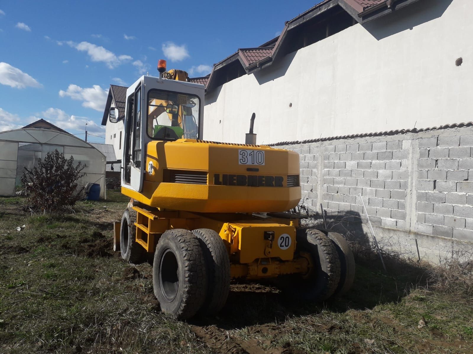 Vind sau Inchiriez excavator  Liebherr 310