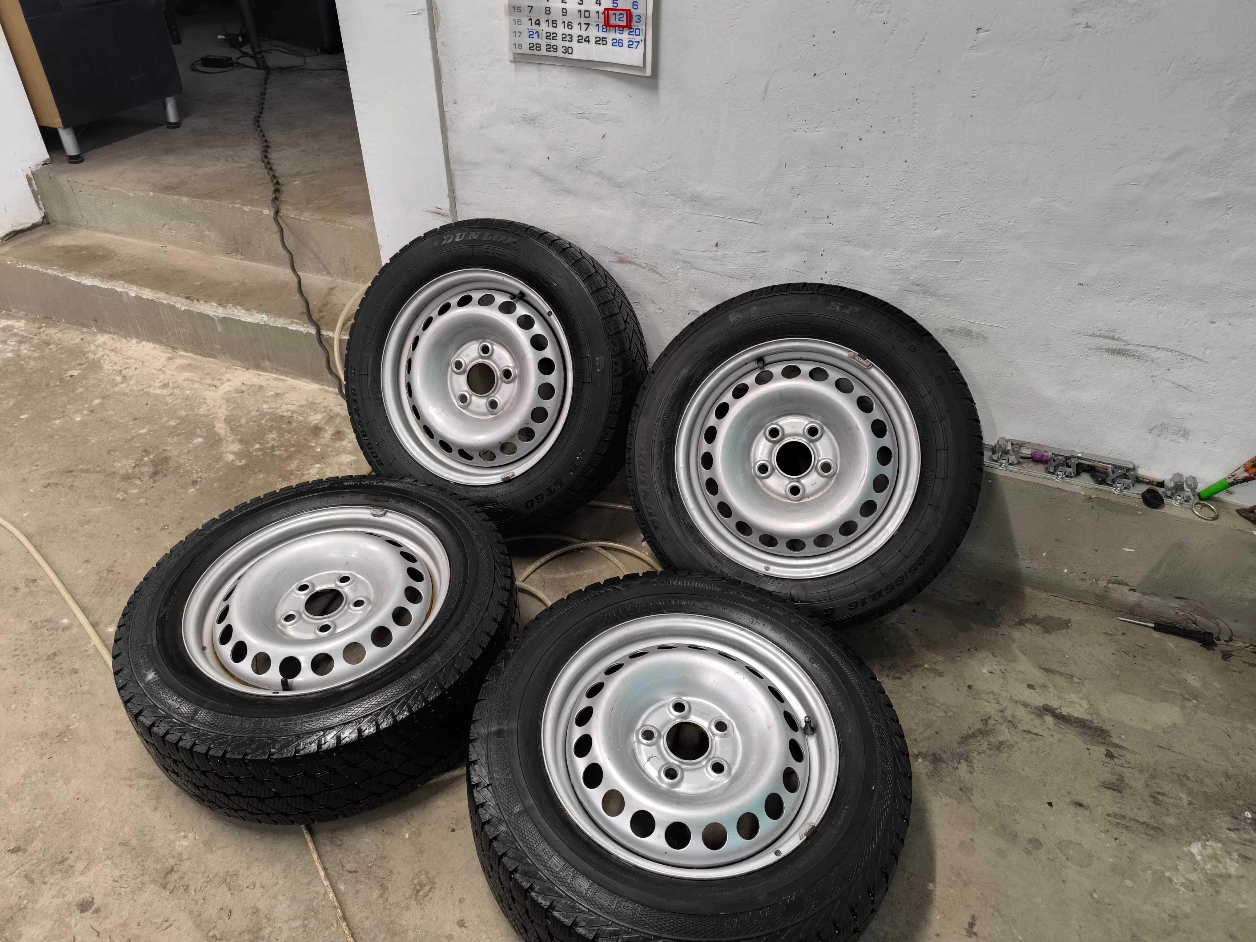 Бусови джанти с зимни гуми 16 цола vw T5 T6 200лвкомплект 5x120