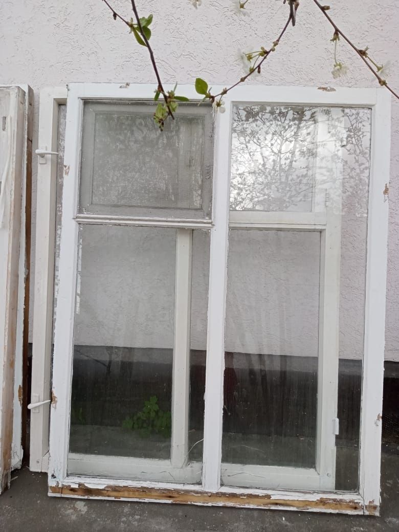 Продам деревянные окна 1 пара 5000т,находится в посёлке Карабулак