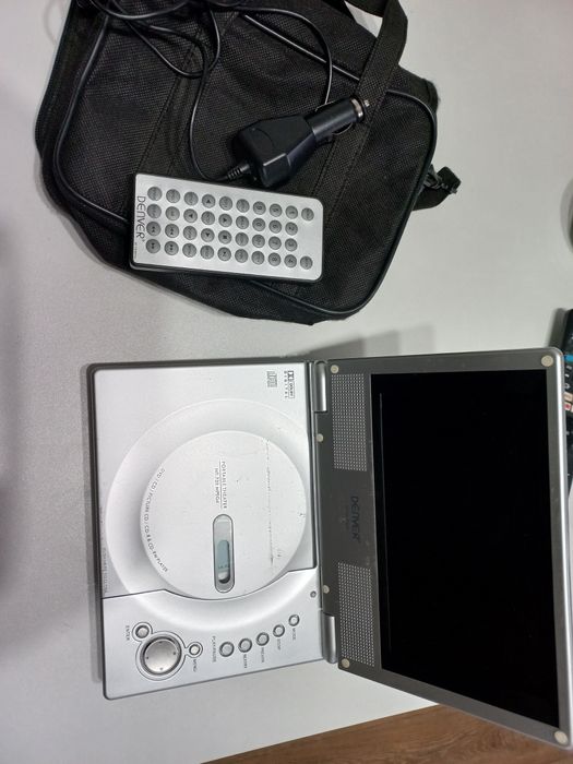 Dvd portabil auto sau casa Denver