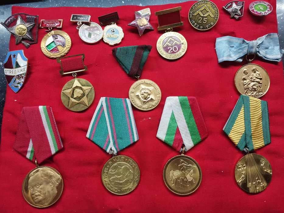 Сет от медали и ордени