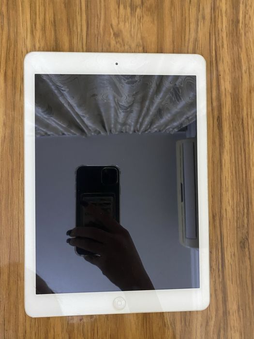 Айпад эйр в отличном состояние