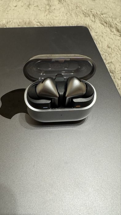 Продам наушники Samsung Galaxy Buds 3 pro