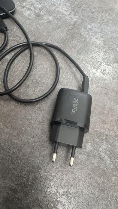 încărcător wireless 3-în-1 marca QENO