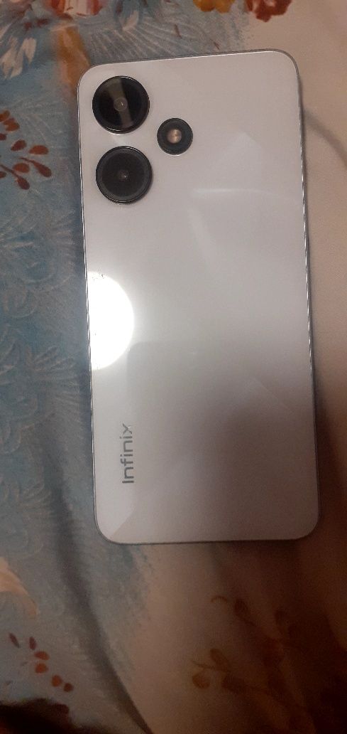 Telefon Infinix Hot 30 i . 12 oy kafolat yangi 4 oy ishlatilgan
