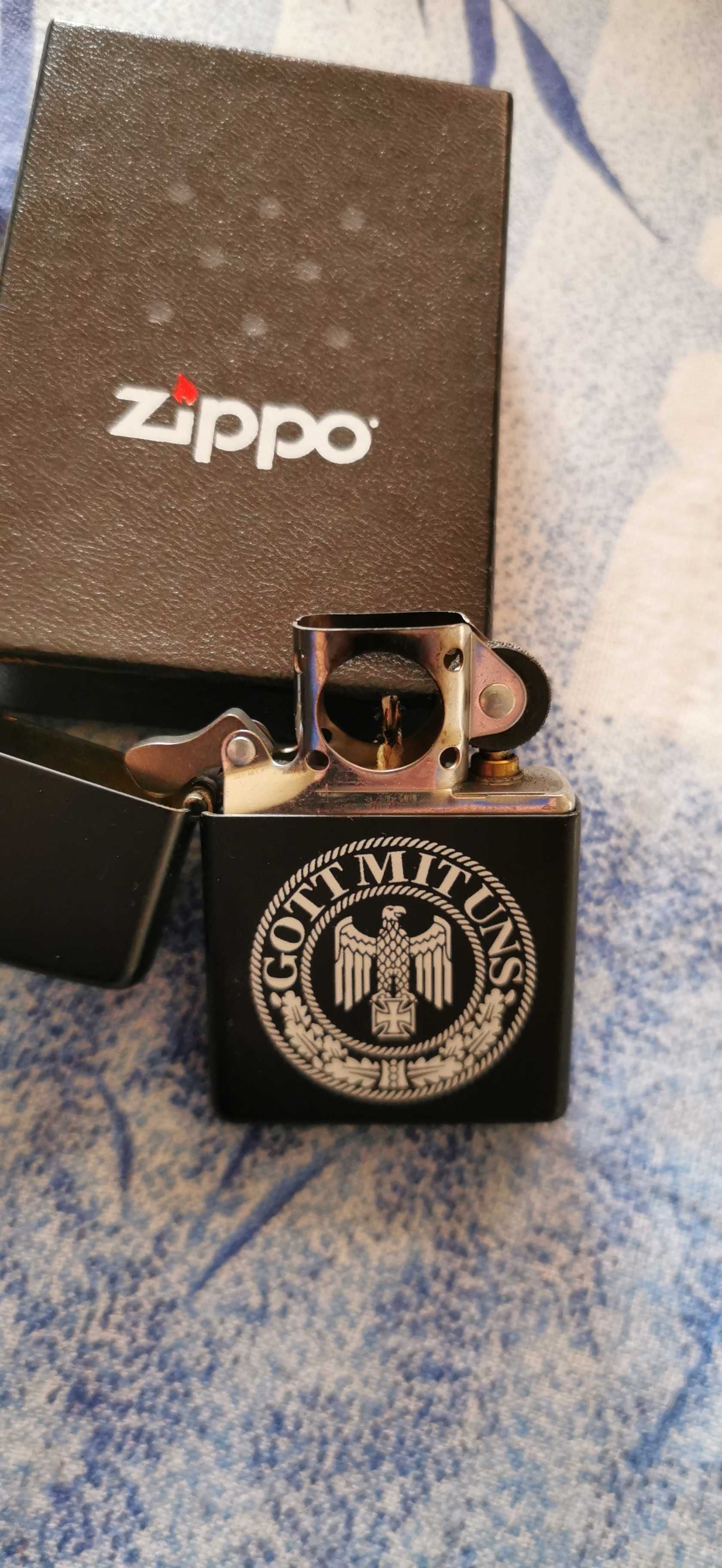 bricheta zippo neagra cu cutie