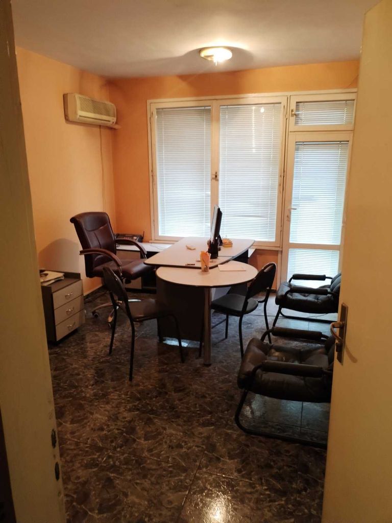 Продава се Офис в Стара Загора, Център - 18 кв.м за 1223 €/кв.м - Снимка #1