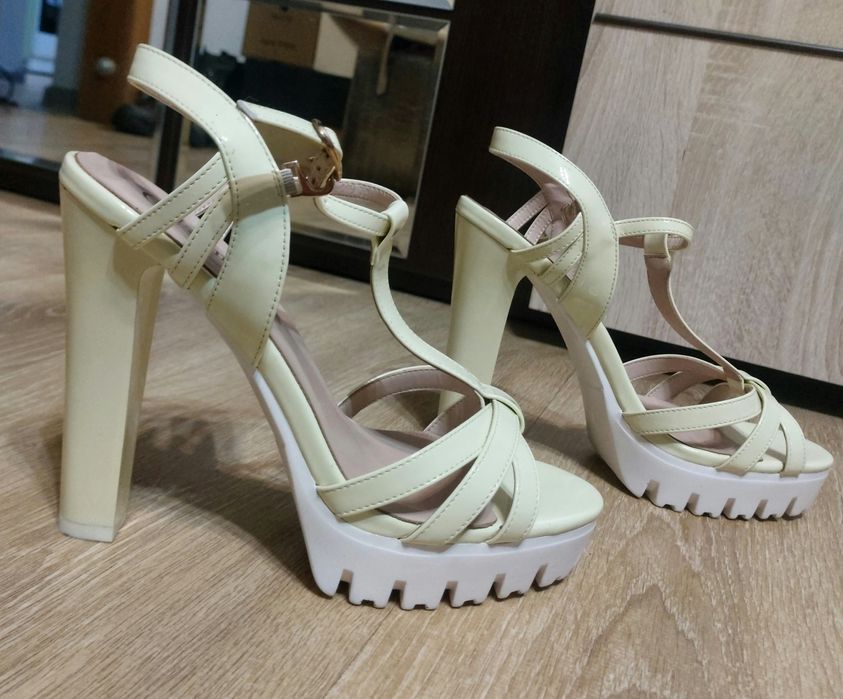 Продаётся женская обувь