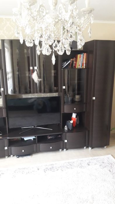 продается стенка для гостиной почти новое покупали  для себя