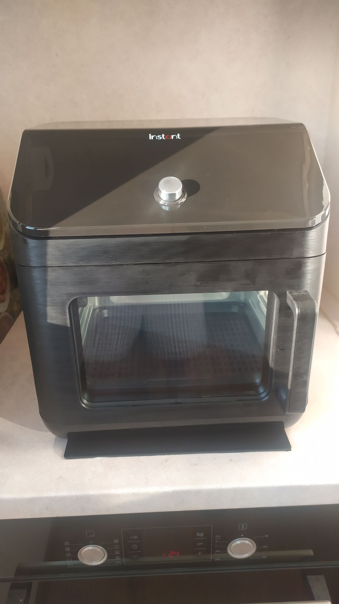Продавам Instant Vortex Oven