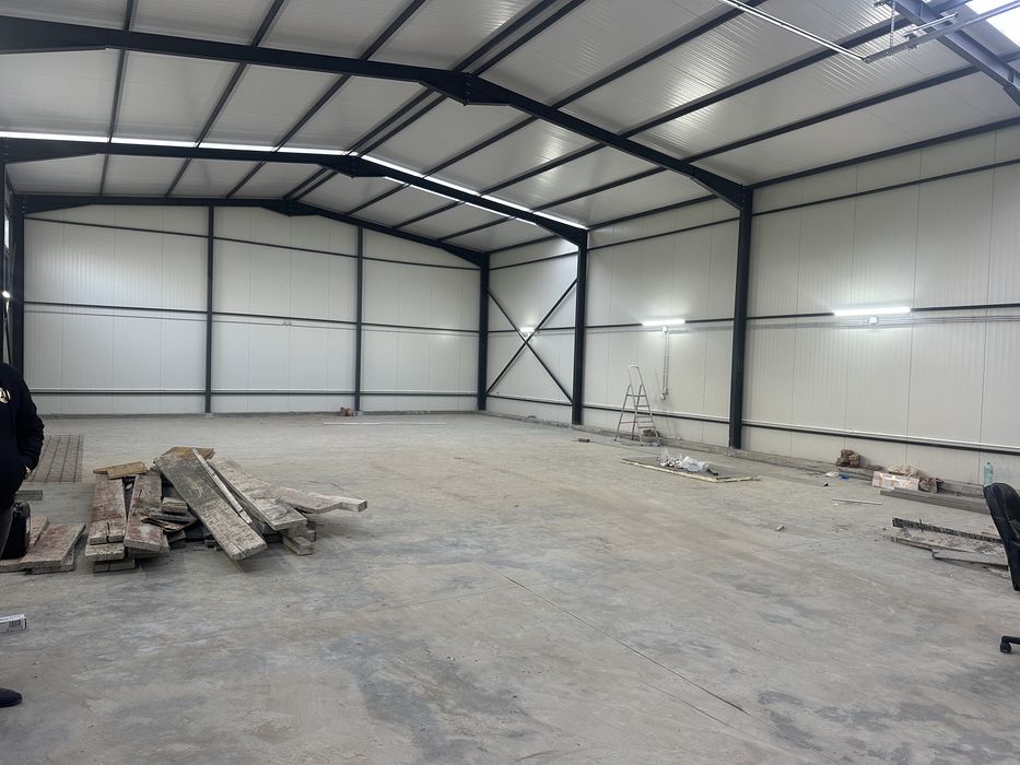 Vand/Schimb Structura/Hala metalica data la cheie cu panou sandwich