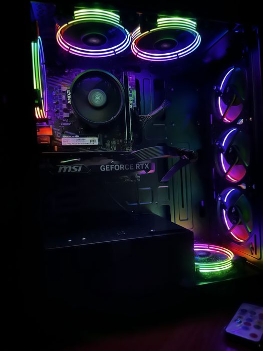 Геймърски компютър + 2 Монитора! 180Hz и 60Hz