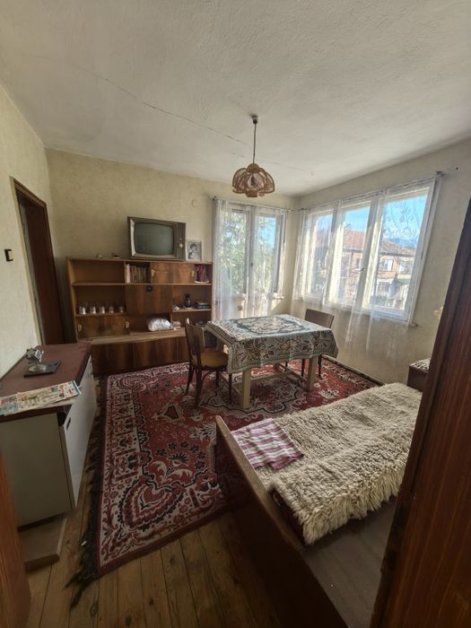 Продава се Етаж от къща в Казанлък - 90 кв.м за 1020 €/кв.м - Снимка #2