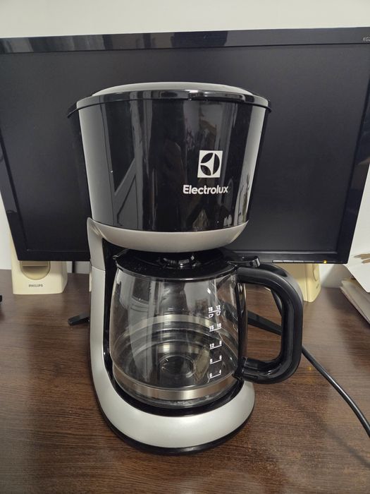 Cafetiera Electrolux EKF3300, 1100 W, 1.65 l, 12 cesti, Negru/Argintiu