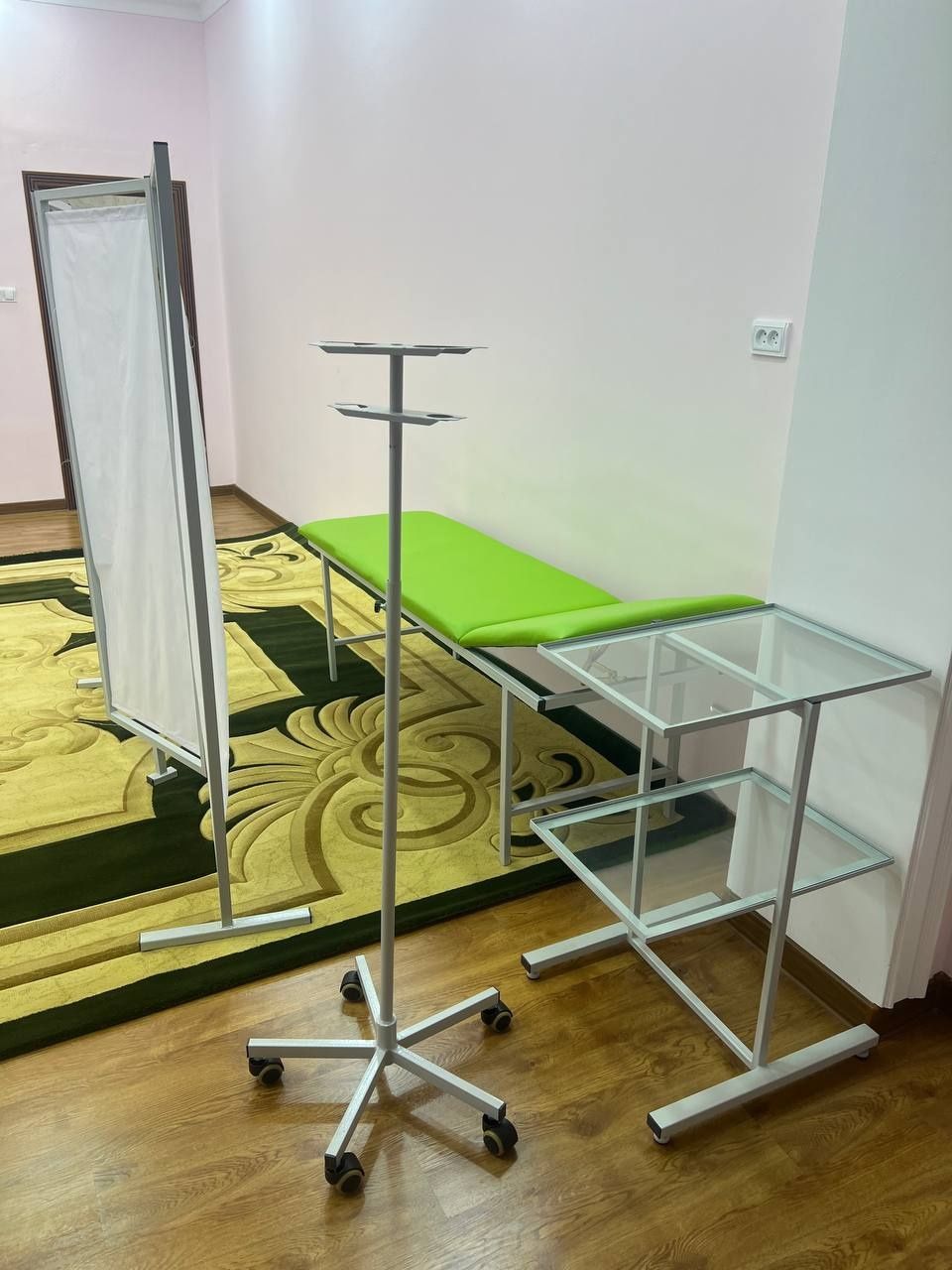 Кушетка массажный
