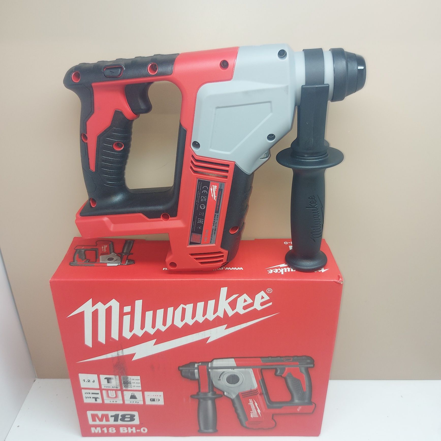 ПРОМОЦИЯ.Акумулаторен перфоратор Milwaukee M18 BH-0