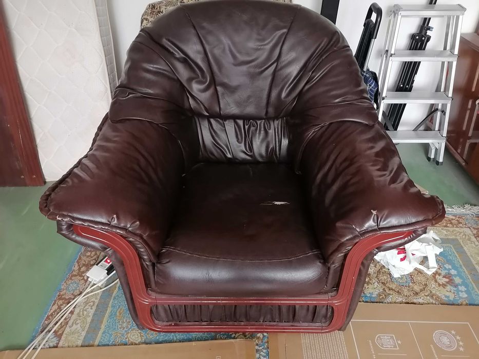 Fotoliu din piele maro, fotoliu din catifea albastru