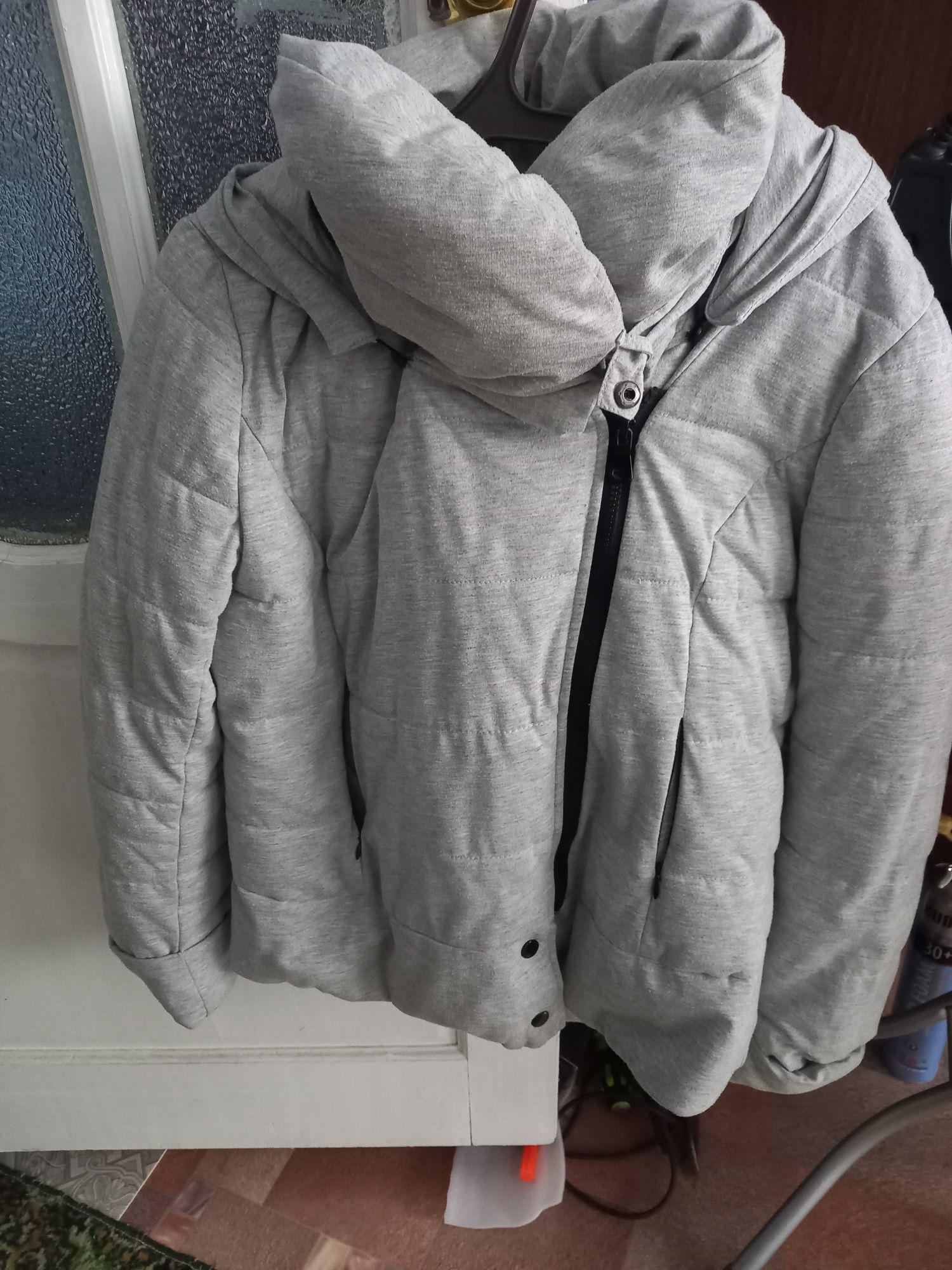 Продам женскую куртку (зима)