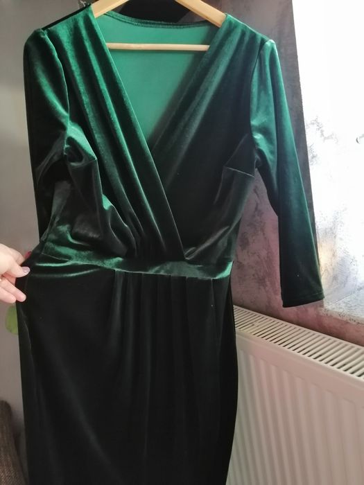 Rochie catifea  noua. A fost făcută la croitoreasa.
