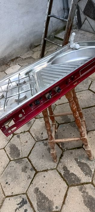 Мивка с газови котлони