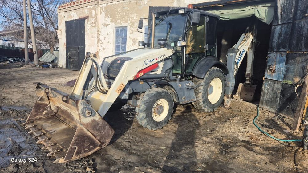 Продам экскаватор погрузчик Terex tlb 825