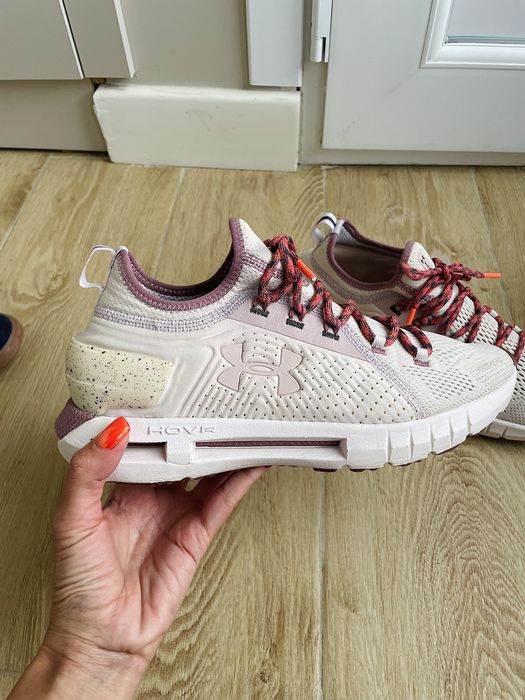 Кроссовки Under Urmour Hovr