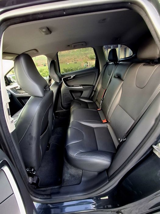 Volvo XC 60 2017
LICHIDARE STOC 11550 euro 
Motorizare: 2.0 Diesel, 1