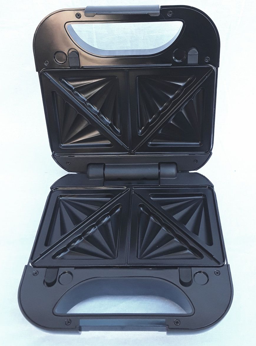 SANDWICH MAKER 3 in Switchon Germania 750 W NOU - 130 Lei