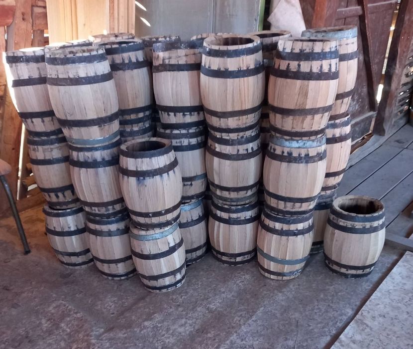 Дъбови бурета и бъчви за вино и ракия