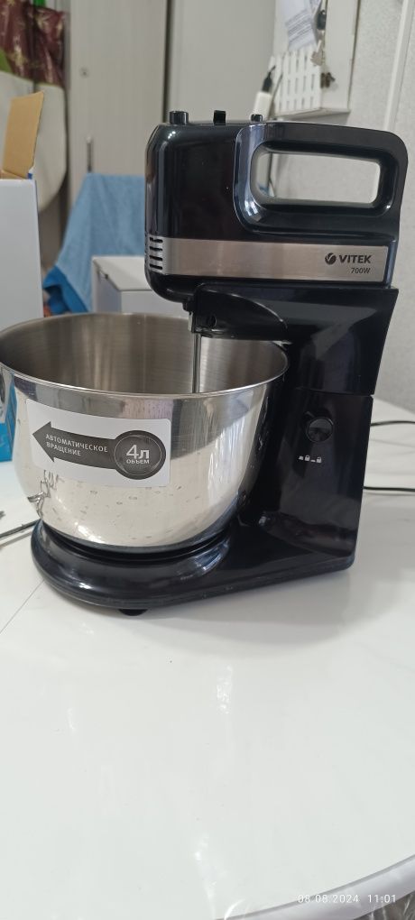 Миксер  с  чашей