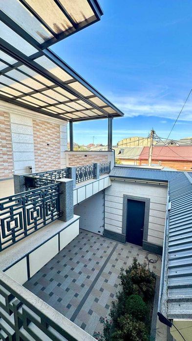 ул. Циолковского
1.7 соток
3 уровня
Площадь дома: 250 м²
6 комнат